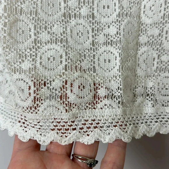 Vero Moda chiffon long sleeve with lined lace  front. - Picture 2 of 6